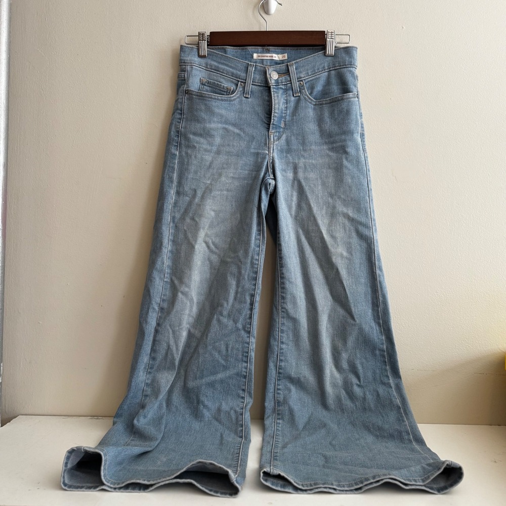 Levi's Women's Sz 25 Light Wash 318 Shaping Wide Leg Jeans Cotton Fall Denim